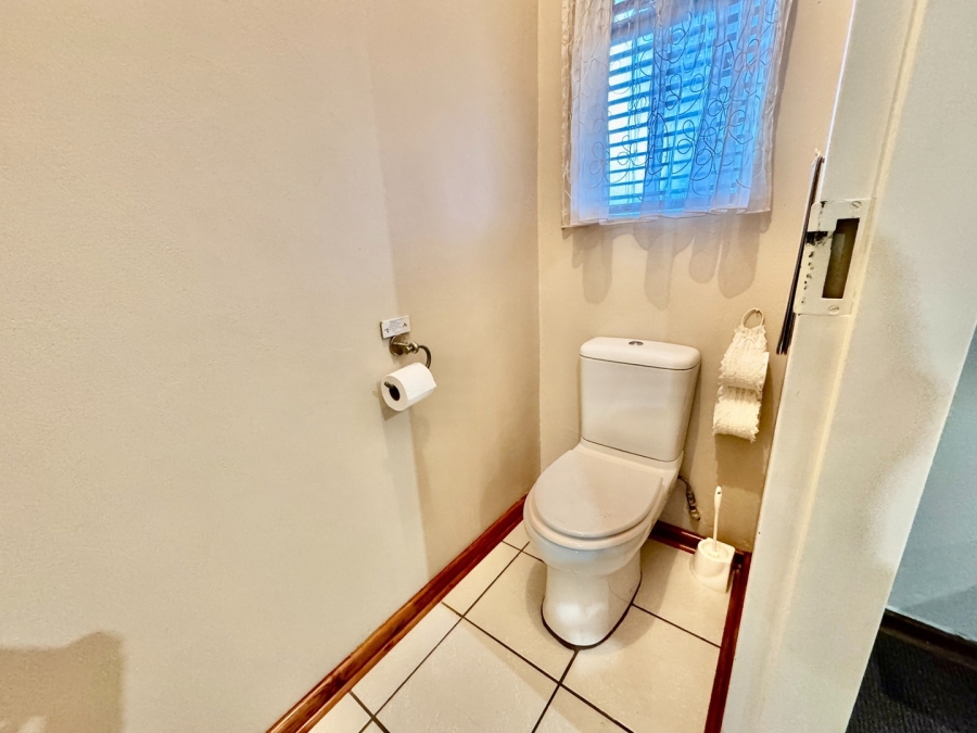 5 Bedroom Property for Sale in Van Der Hoff Park North West